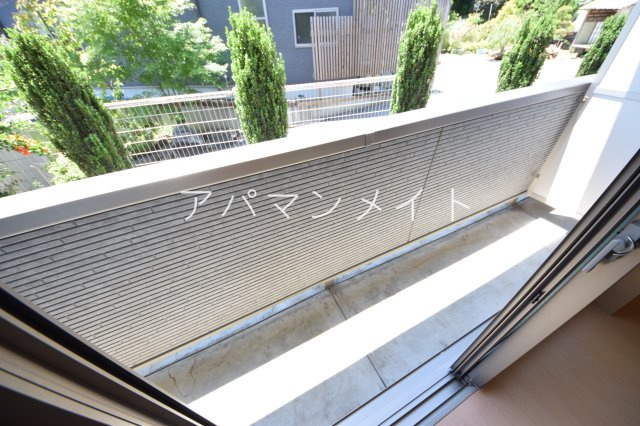 【バルコニー】 | アムールシュシュ | 暖かな日差しのふりそそぐバルコニー