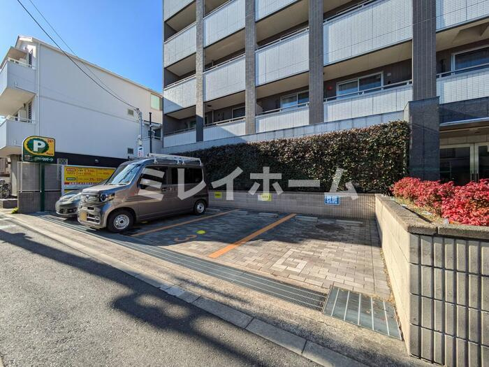 グリーンアベニューⅤの駐車場