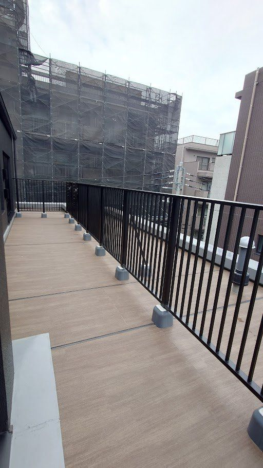 ＬＵＭＩＥＣ　ＣＨＩＴＯＳＥ　ＦＵＮＡＢＡＳＨＩのバルコニー