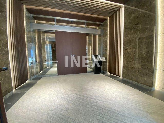 横浜市神奈川区鶴屋町１丁目の賃貸マンションのエントランス