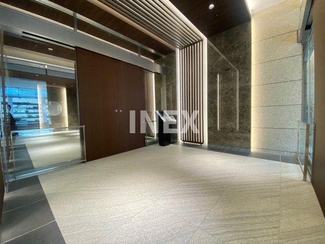 横浜市神奈川区鶴屋町１丁目の賃貸マンションのエントランス