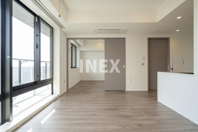 横浜市神奈川区鶴屋町１丁目の賃貸マンションの居間・リビング