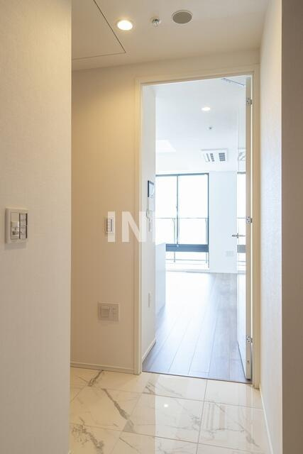 横浜市神奈川区鶴屋町１丁目の賃貸マンションの玄関
