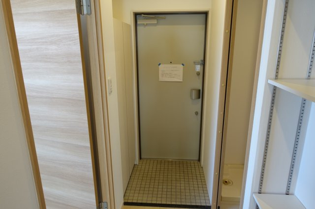 カーヨパレス鳴尾の玄関