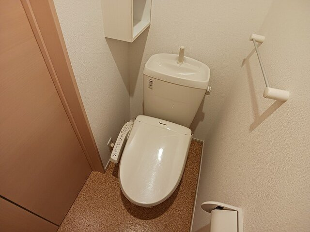 ヨットン・ハウスⅢのトイレ|落ち着いたトイレです