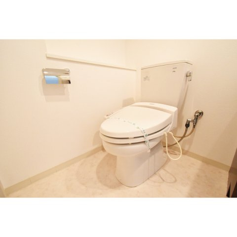 アーデン土佐堀のトイレ|シンプルで使いやすいトイレです