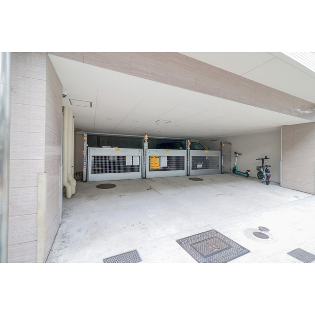 SERENiTE本町refletの駐車場|駐車場完備です