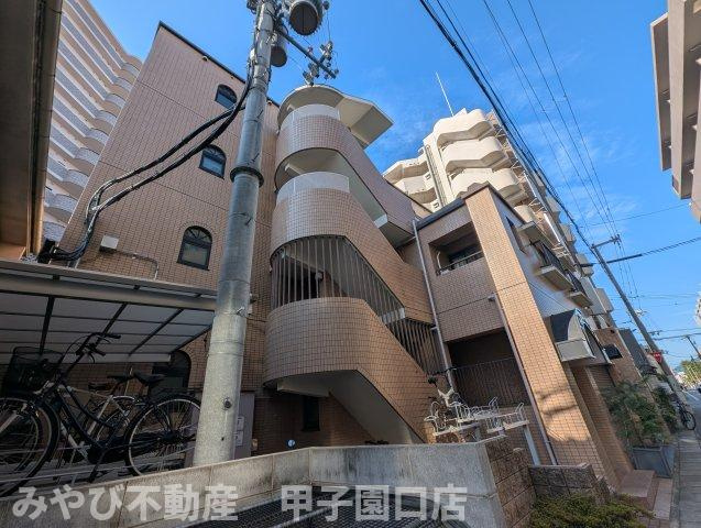 ハイコート甲子園の外観