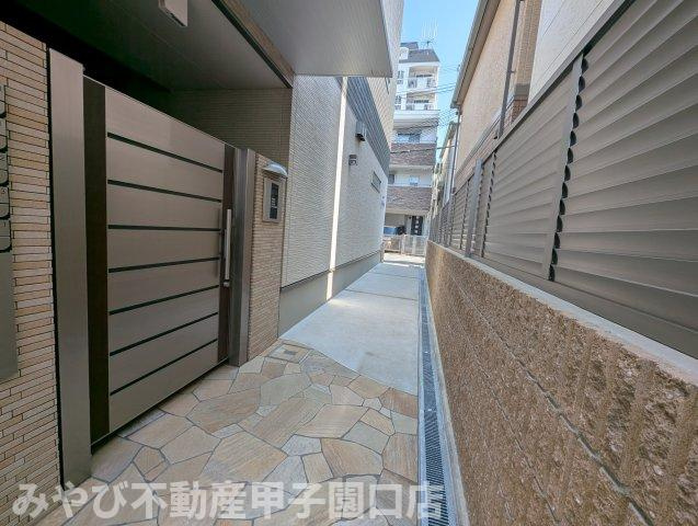 フジパレス阪神甲子園のエントランス