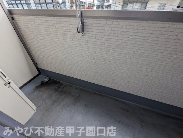 フジパレス阪神甲子園のバルコニー