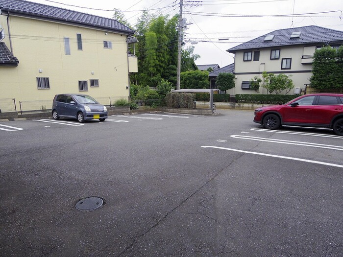 グランドゥール高林 Ａ・Ｂの駐車場|駐車場