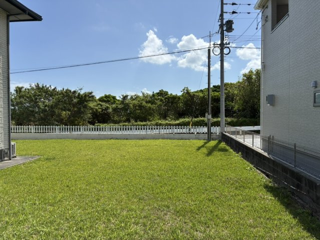 南城市佐敷新里 中古戸建ての庭|2026年3月頃の写真です。
