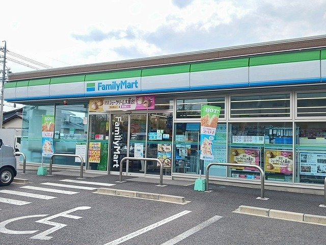 サウザンドロードの周辺|ファミリーマート　扶桑高雄店まで400m