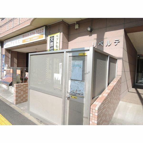 稲城市大丸の賃貸マンションのエントランス
