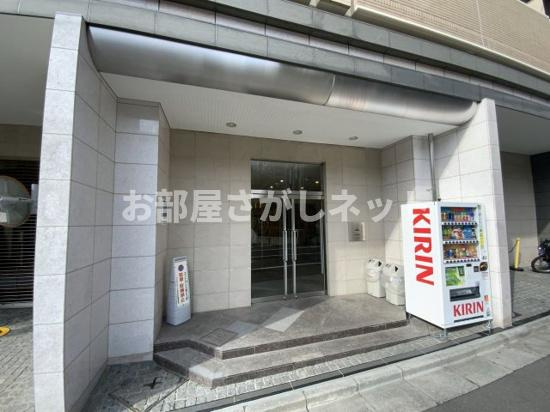 パレステュディオ渋谷本町のエントランス