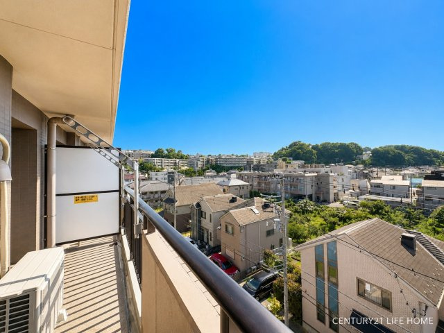 【展望】 | コスモ久地 | 最上階の為、視界を遮る高い建物が少なく、空の広さを感じられる心地よい景色。