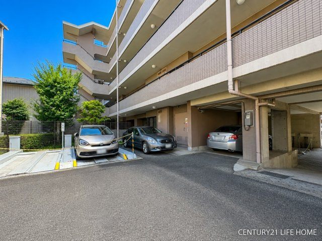 【駐車場】 | コスモ久地 | 車をお持ちの方に嬉しい駐車場付きの物件です