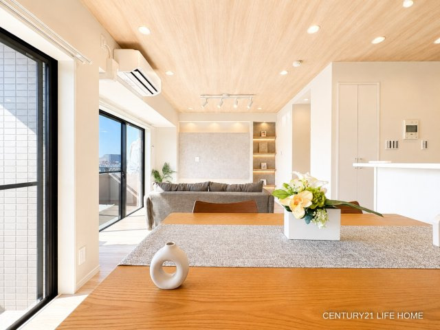 【居間・リビング】 | コスモ久地 | こちらの居間で趣味の時間をお楽しみください
