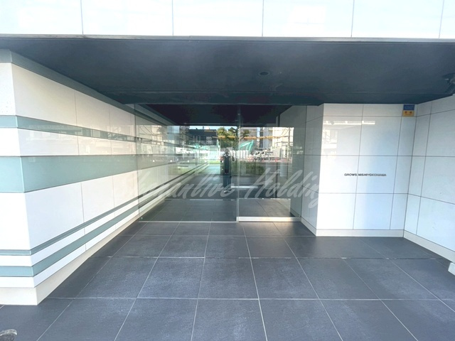 横浜市西区浜松町の賃貸マンションのエントランス
