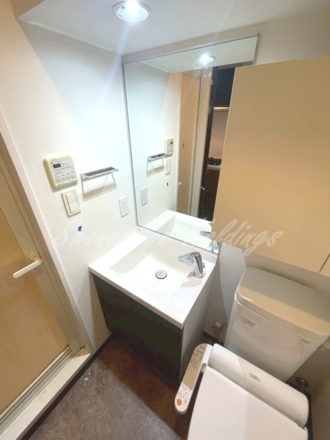横浜市西区浜松町の賃貸マンションの洗面所|★嬉しい独立洗面台★