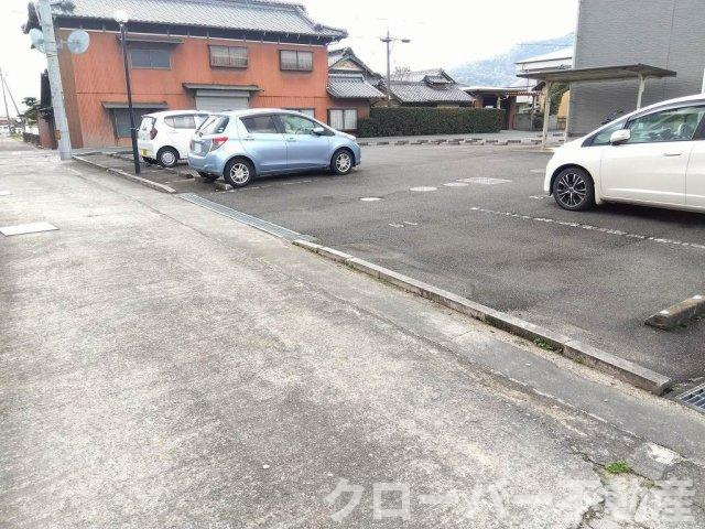 レオパレスアグレアの駐車場
