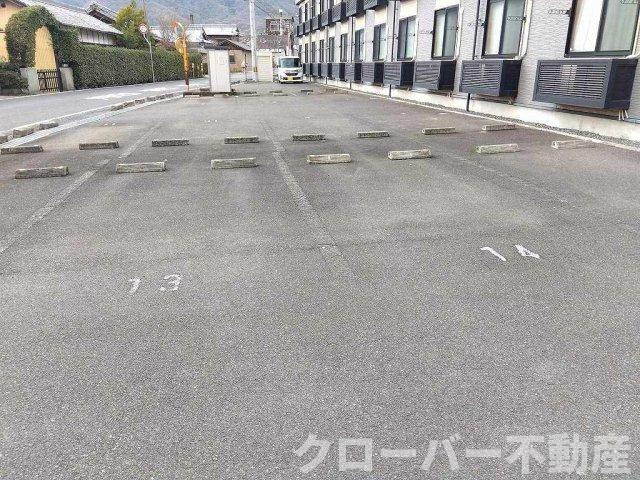 レオパレスアグレアの駐車場