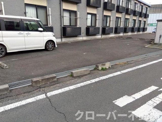 レオパレスアグレアの駐車場