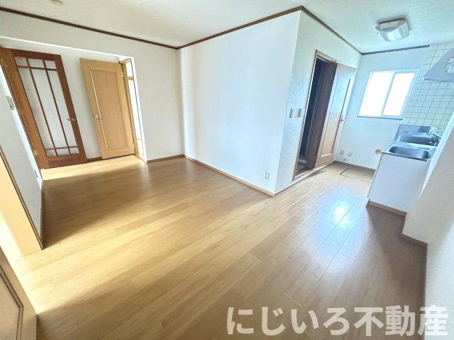 メゾンソレイユBの居間・リビング