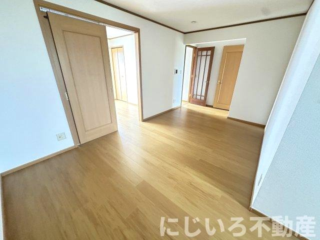 メゾンソレイユBの居間・リビング