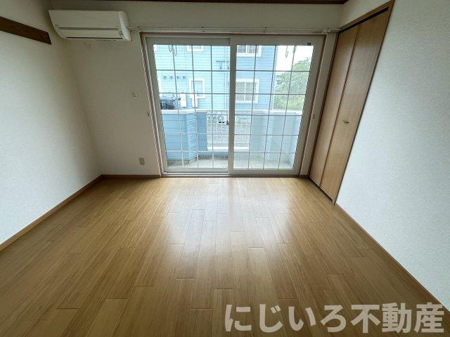 メゾンソレイユBの寝室
