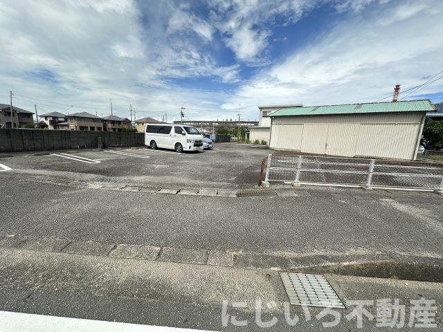 メゾンリヴァージュの駐車場