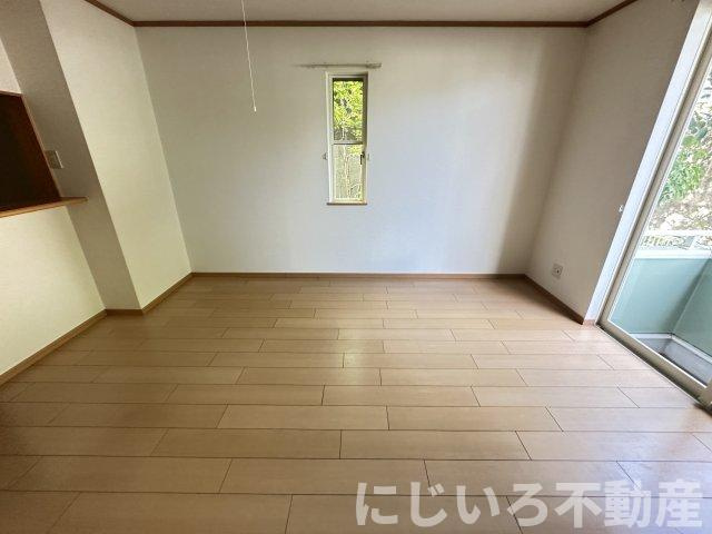 メゾン・ジュネスの居間・リビング