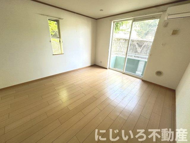 メゾン・ジュネスの居間・リビング