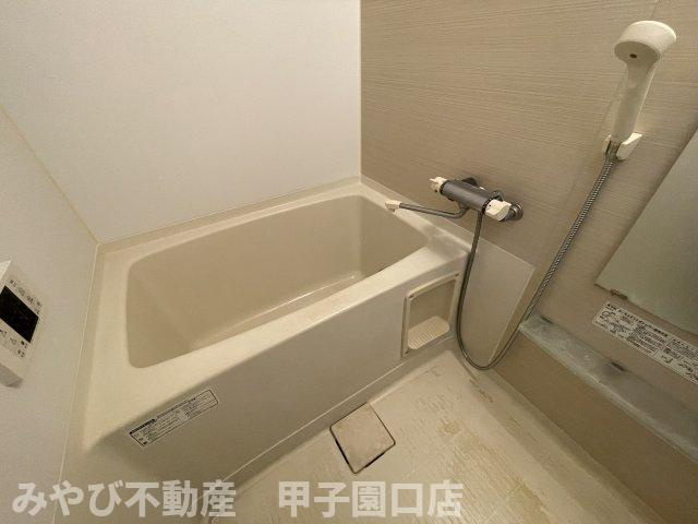 ラフィネ小松B棟の浴室