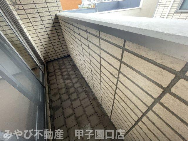 ラフィネ小松B棟のバルコニー