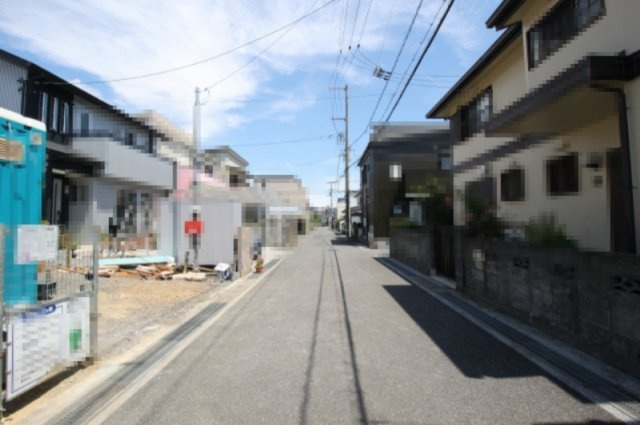 高知市福井町　第1　　新築戸建　の前面道路含む現地写真|南側　幅　5.11ｍ　接道　6.38ｍ　公道　
