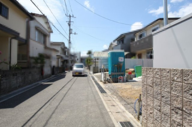 高知市福井町　第1　　新築戸建　の前面道路含む現地写真|南側　幅　5.11ｍ　接道　6.38ｍ　公道
