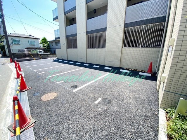 藤沢市大鋸２丁目の賃貸マンションの駐車場