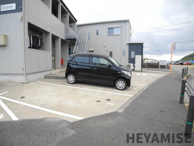 アンジュールAの駐車場