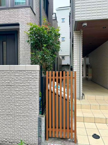 港区南青山3丁目のその他|敷地内には専用のごみ収納スペースを設置。
ごみを屋外にそのまま置かずに保管でき、住まいまわりをすっきりと保てます。