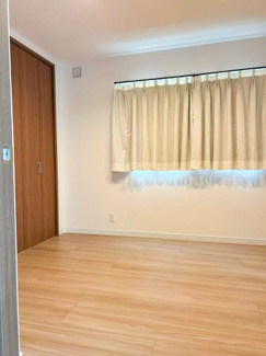【洋室】 | 港区南青山3丁目 | 凹凸が少なく家具の配置もしやすいお部屋です。
