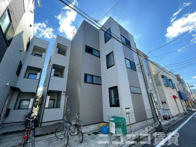 足立区中川４丁目のアパートの外観|

