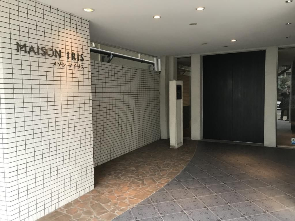 メゾンアイリスのエントランス
