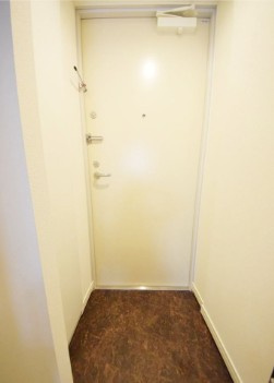 ウェルスクエアイズム明大前の玄関|※別部屋参照
