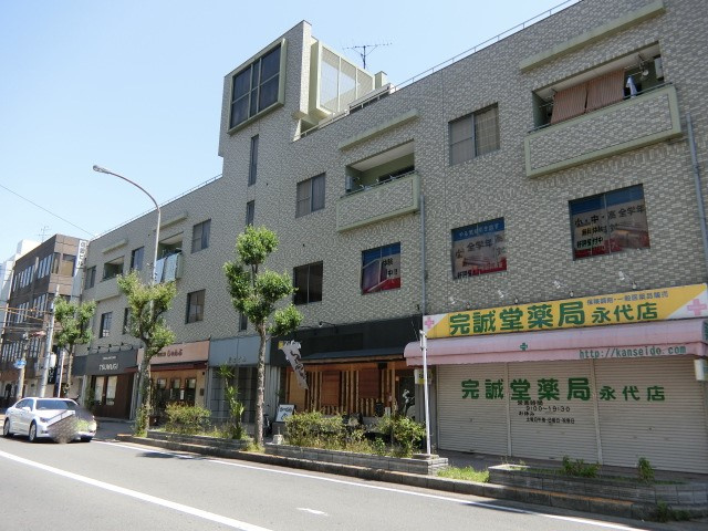 信愛ビルの外観