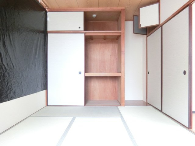 信愛ビルの寝室