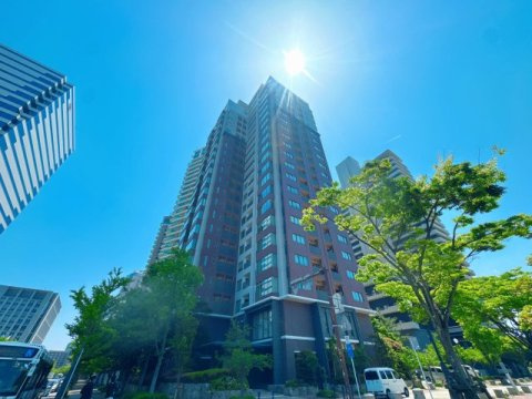 【その他】 | グランドメゾン百道浜☆仲介手数料無料☆ | 全長234m・日本一の海浜タワー「福岡タワー」のお膝元に暮らすステータス。美しい砂浜が広がるももち浜もすぐ近く、都会にいながら洗練されたシーサイドリゾートの心地よさを存分に享受できます。