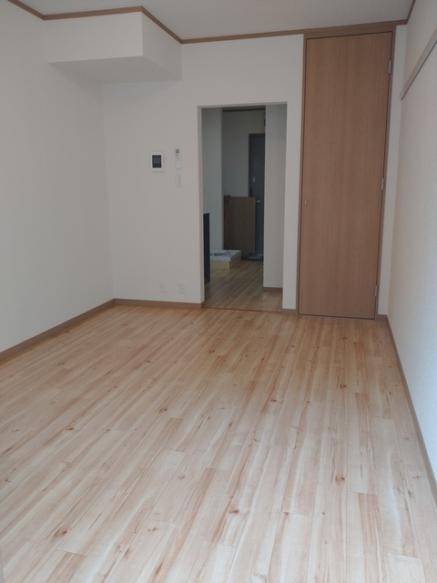 メゾンエーデルワイスの寝室|★明るいフローリング調のお部屋です★