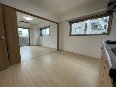 【居間・リビング】 | リコルド | 別のお部屋の写真です