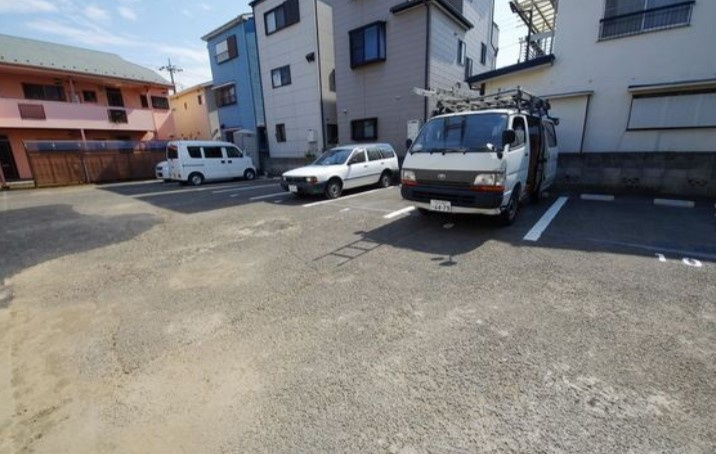 フローリッシュ・ガーデンの駐車場